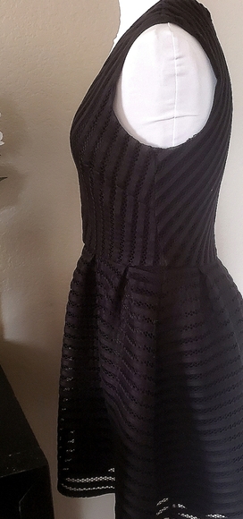 H & M Sleeveless V-Neck dress - Picture 3 of 4